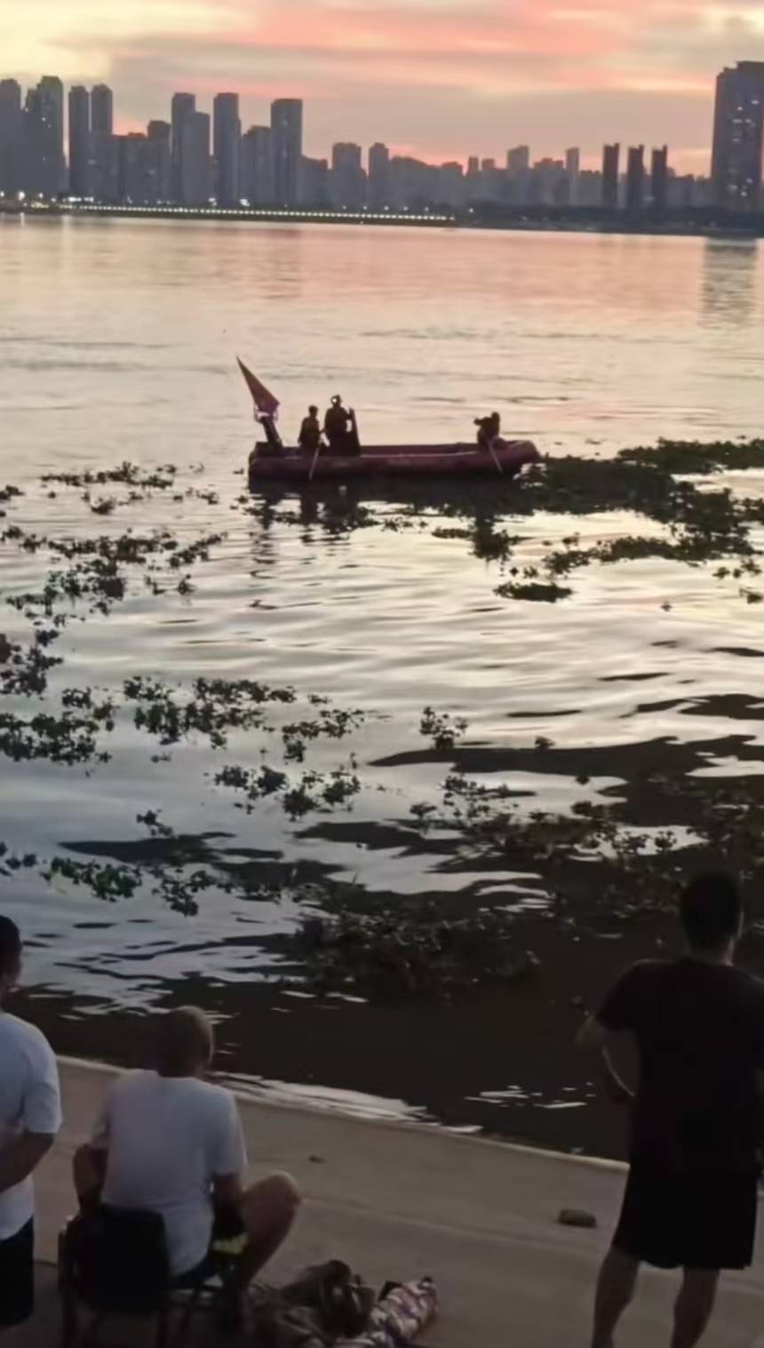 湖北武汉有市民跳桥?长江海事局:属实,位于鹦鹉洲大桥和武汉长江大桥,一位已被救起